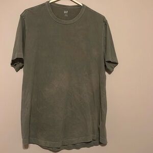 Men’s GAP distressed Curved Hem T Size L green w distressing in color
